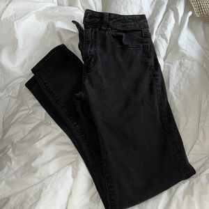 High rise black jegging with skinny leg